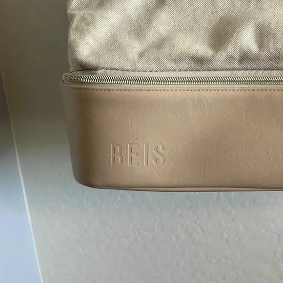 BEIS Elegant Cream and Tan Travel Bag - Picture 8 of 12